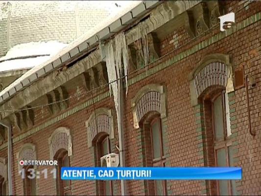 Ţurţurii, armele mortale de deasupra trotuarelor