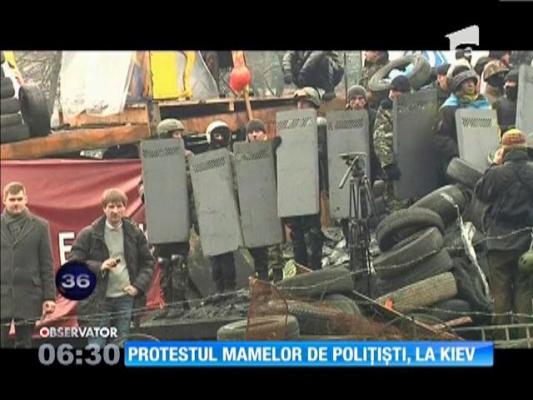 Protestul mamelor de poliţişti, la Kiev