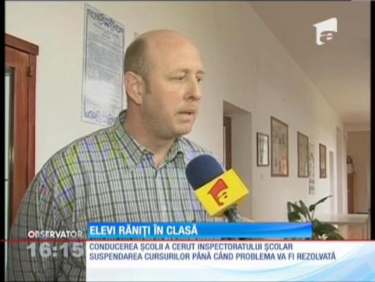 Doi elevi au fost răniţi de tencuiala de pe tavanul sălii de clasă