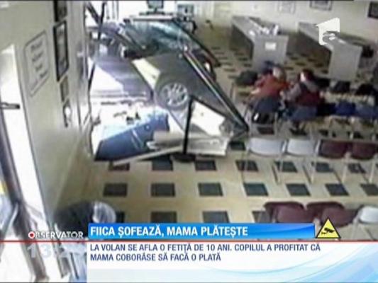 O fetiţă a intrat cu maşina într-o secţie de poliţie