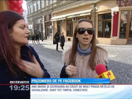 Pierdem patru zile pe an postând mesaje pe Facebook