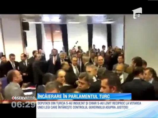 Bătaie generală în parlamentul Turciei