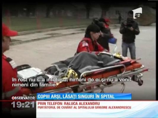 Copiii arşi, lăsaţi singuri în spital