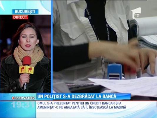 Un poliţist s-a dezbrăcat la bancă