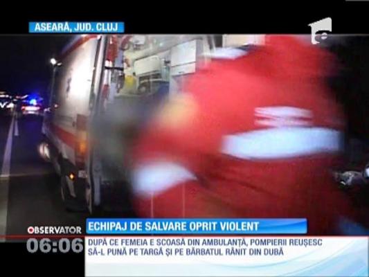 O ambulanţă în misiune a lovit în plin o dubă, pe o şosea din judeţul Cluj