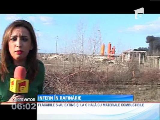 O hală industrială a fost înghiţită de flăcări, în Piteşti