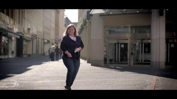 Te lasă fără cuvinte! Câţiva tineri cu Sindromul Down au refăcut videoclipul "Happy"