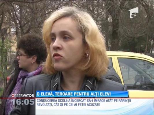 O elevă a băgat spaimă în colegi la o şcoală din Ploieşti