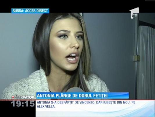Antonia plânge de dorul fetiței
