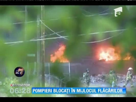SUA: Pompieri blocaţi în mijlocul flăcărilor