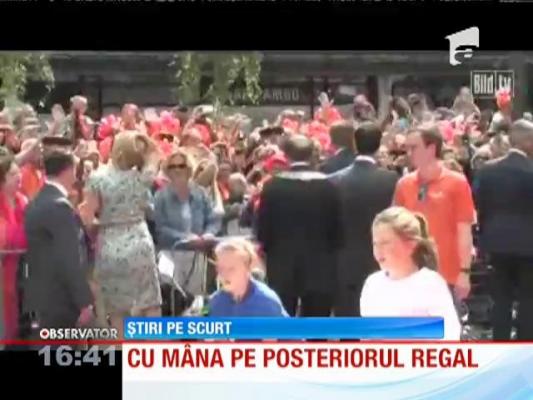 Regina Maxima a Olandei, pipăită de primarul oraşului Amsterdam