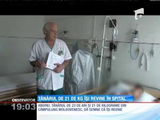 Tânărul de 23 de ani şi 21 de kilograme își revine în spital