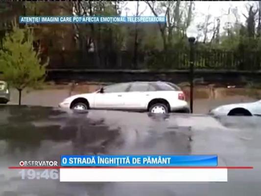 Scene incredibile! Strada inghițită de o alunecare de pământ
