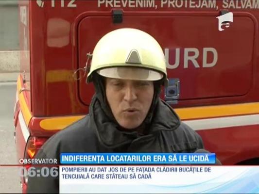 O bucată de tencuială desprinsă de pe faţata unei clădiri din Sibiu era să le ucidă pe două tinere