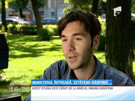 Ministerul Educaţiei cere tuturor oamenilor să îşi spună părerea despre şcoala din România