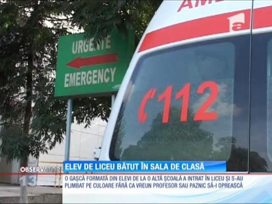 Revoltător! Elev de liceu, bătut în sala de clasă