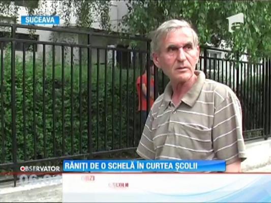 Elevi răniţi de o schelă în curtea şcolii