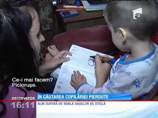 Un copil din Galaţi suferă de boala "oaselor de sticlă"