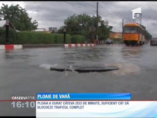 HAOS! Ploaie torenţială în Botoşani
