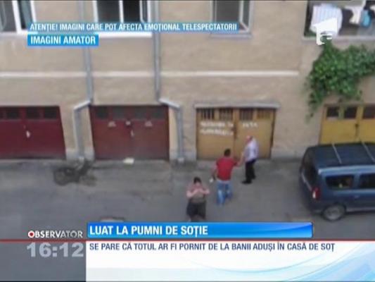 Se întâmplă şi invers! Un bărbat a fost luat la pumni de soţie