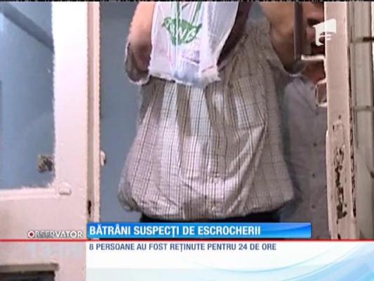 Bătrâni suspecţi de escrocherii cu terenuri