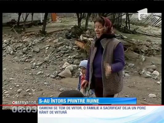 Viitura a lăsat ruine în locul caselor din Văideeni