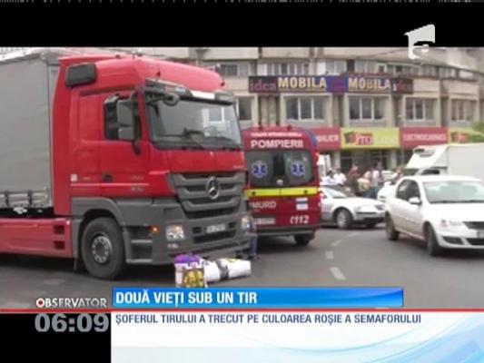 O copilă de cinci ani şi bunicul ei au ajuns sub roţile unui TIR, chiar pe o trecere de pietoni