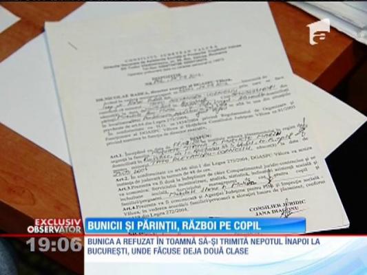 O mamă luptă cu proprii părinţi să-şi recâştige copilul