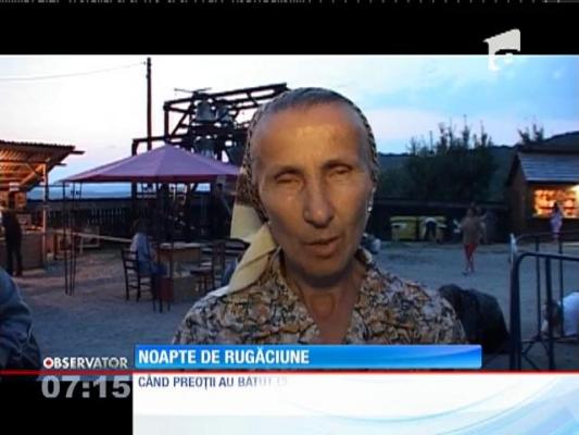 Peste 1.000 de pelerini au dormit sub cerul liber, lângă mănăstirea Necula