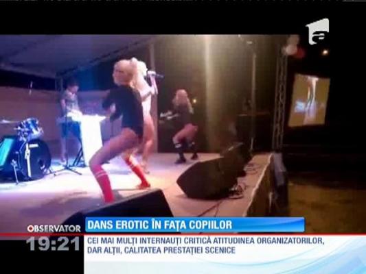 Dans erotic în fața copiilor