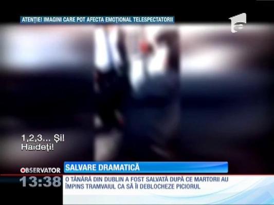 Tânără salvată după ce piciorul i-a rămas blocat între peron şi tramvai