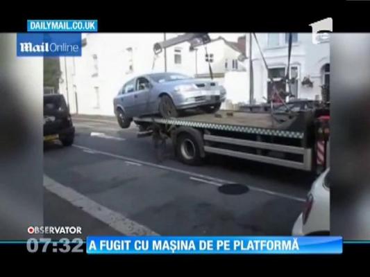 Un şofer din Marea Britanie a fugit cu mașina de pe platformă
