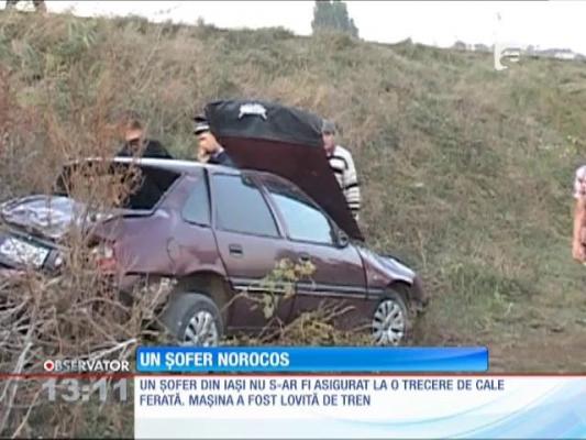 Maşină lovită de tren, în Hîrlău