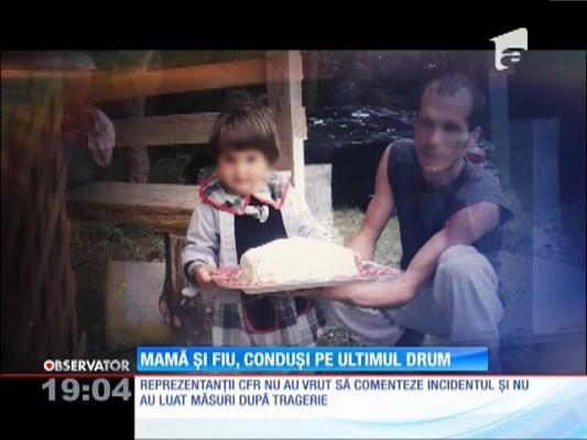 Mama şi fiul ucişi de tren, în drum spre casă, de la şcoală, au fost înmormântaţi