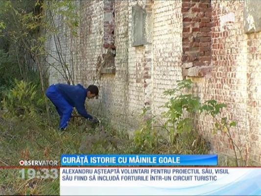 De apreciat! Un tânăr curăţă istoria cu mâinile goale