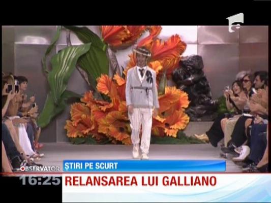 John Galliano revine pe podiumuri