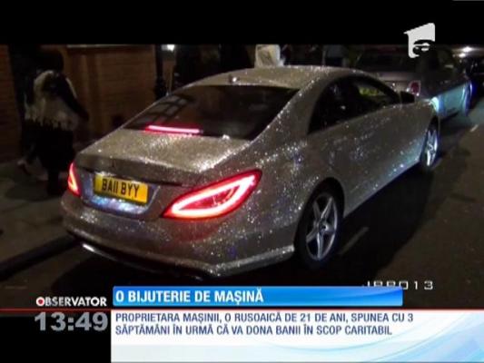 Bolid placat cu un milion de cristale Swarovski, scos la vânzare pentru o sumă impresionantă!