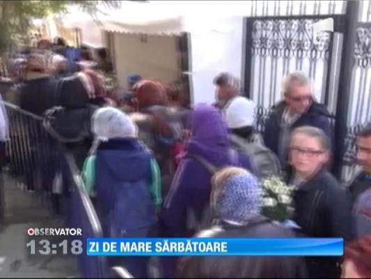 10.000 de credincioşi s-au închinat la moaştele Sfintei Parascheva