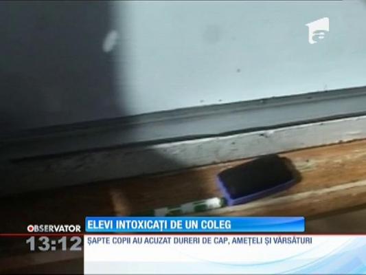 UPDATE: Elevi intoxicaţi de un coleg