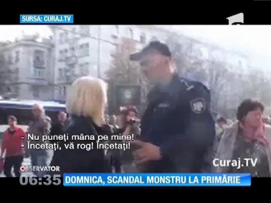 Basarabeanca Domnica Cemortan, care i-a ţinut companie căpitanului de pe Costa Concordia, scandal în faţa primăriei