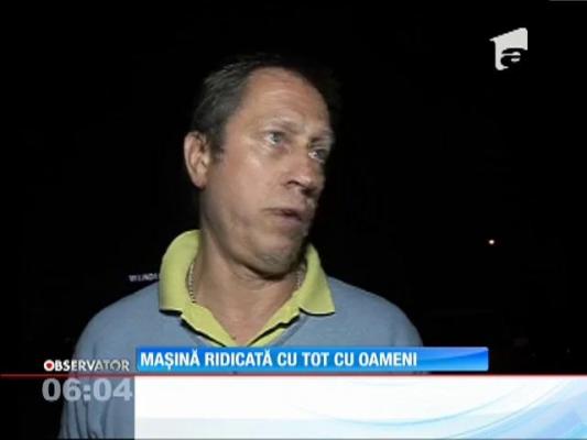 Mașină cu pasageri ridicată de platformă!