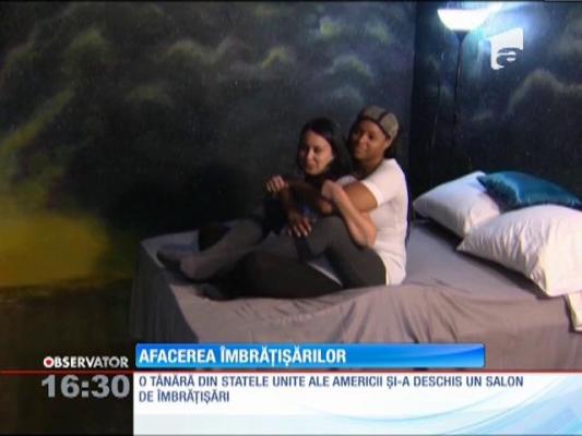 O americancă face avere pentru că îmbrățișează oamenii