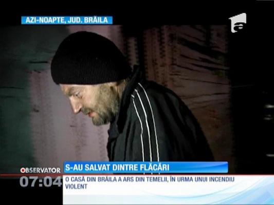 Casa unor bărbați din Brăila a fost mistuită de flăcări