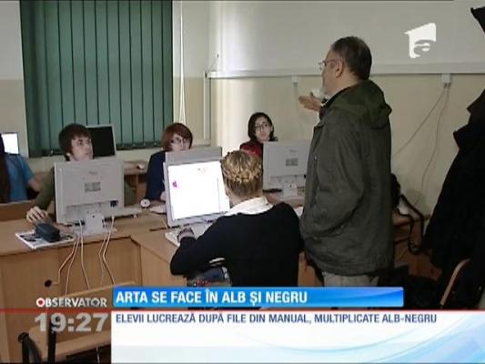 Pentru că nu au manuale, elevii şi profesorii sunt obligaţi să improziveze