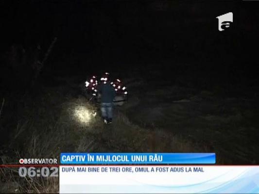 Un bărbat a fost savat din mijlocul râului Buzău