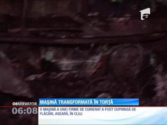 Mașina s-a făcut scrum pe o stradă din Cluj