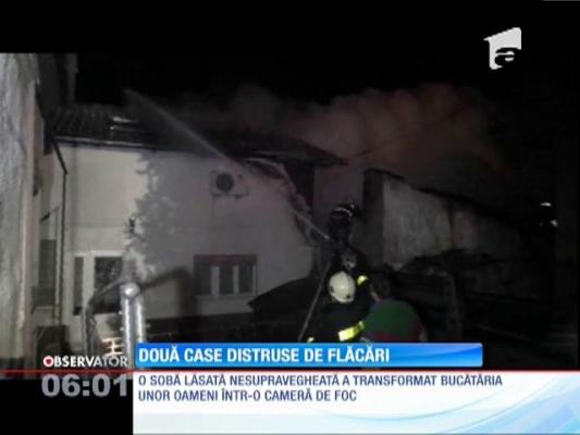 Două case distruse de flăcări