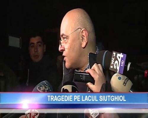 Pompierii ISU au dat la rame pentru că nu le-a pornit motorul. Prima victimă, salvată de un pescar