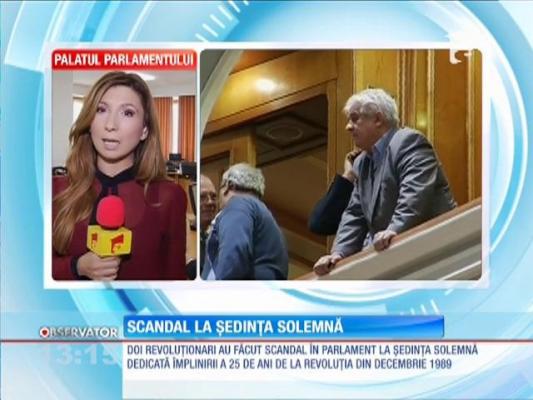Scandal la şedinţa solemnă dedicată împlinirii a 25 de ani de la Revoluţia din decembrie '89