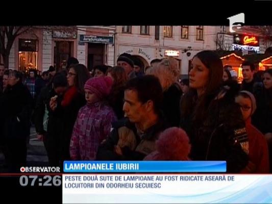 Peste două sute de lampioane au luminat cerul din Odorheiul Secuiesc